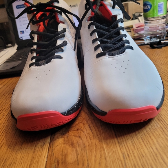 Man's Sneskers - Picture 9 of 10